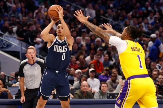 埃克萨姆续约独行侠，携手拉塞尔助力球队新征程